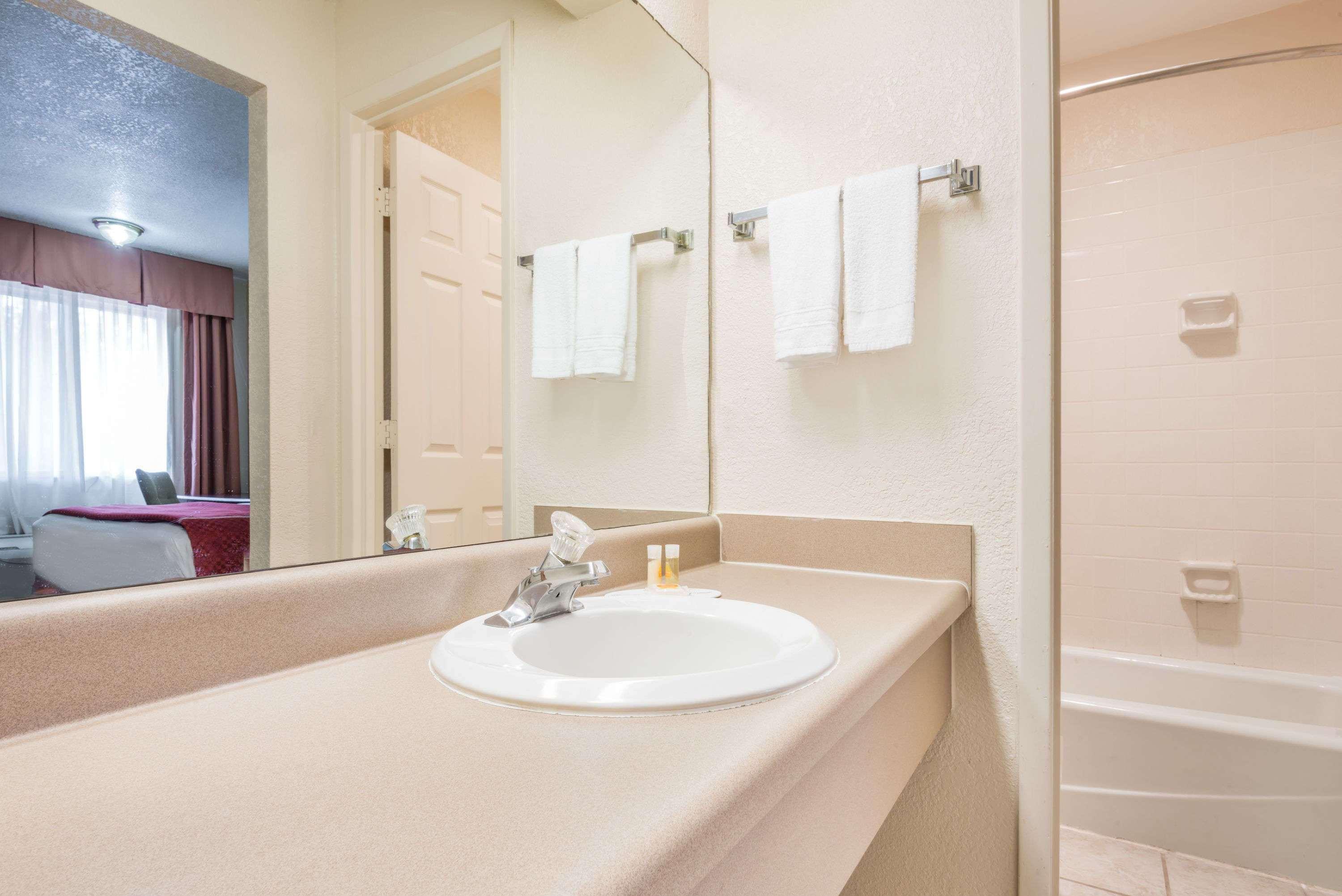 Days Inn By Wyndham Ottawa Екстер'єр фото