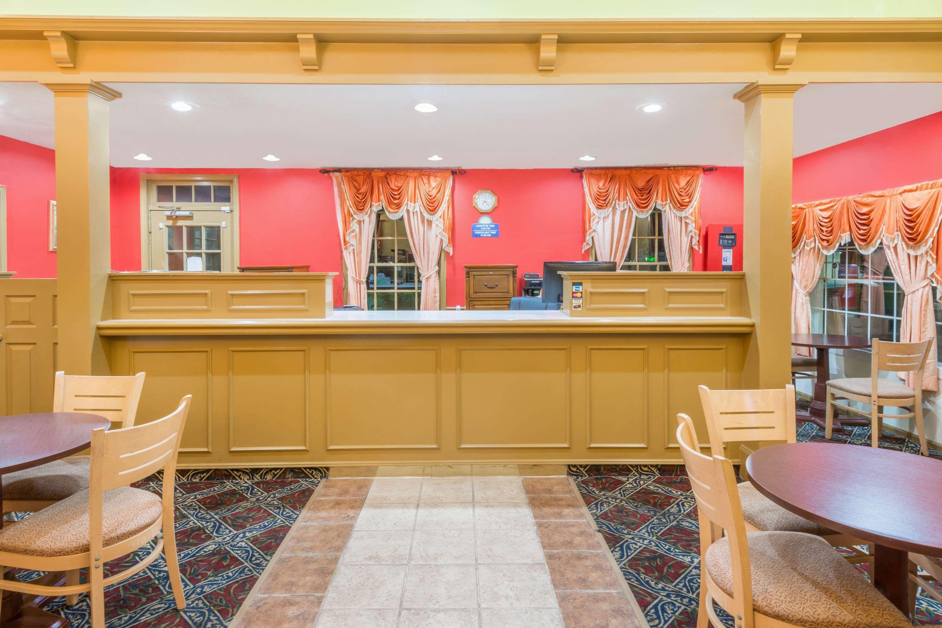 Days Inn By Wyndham Ottawa Екстер'єр фото