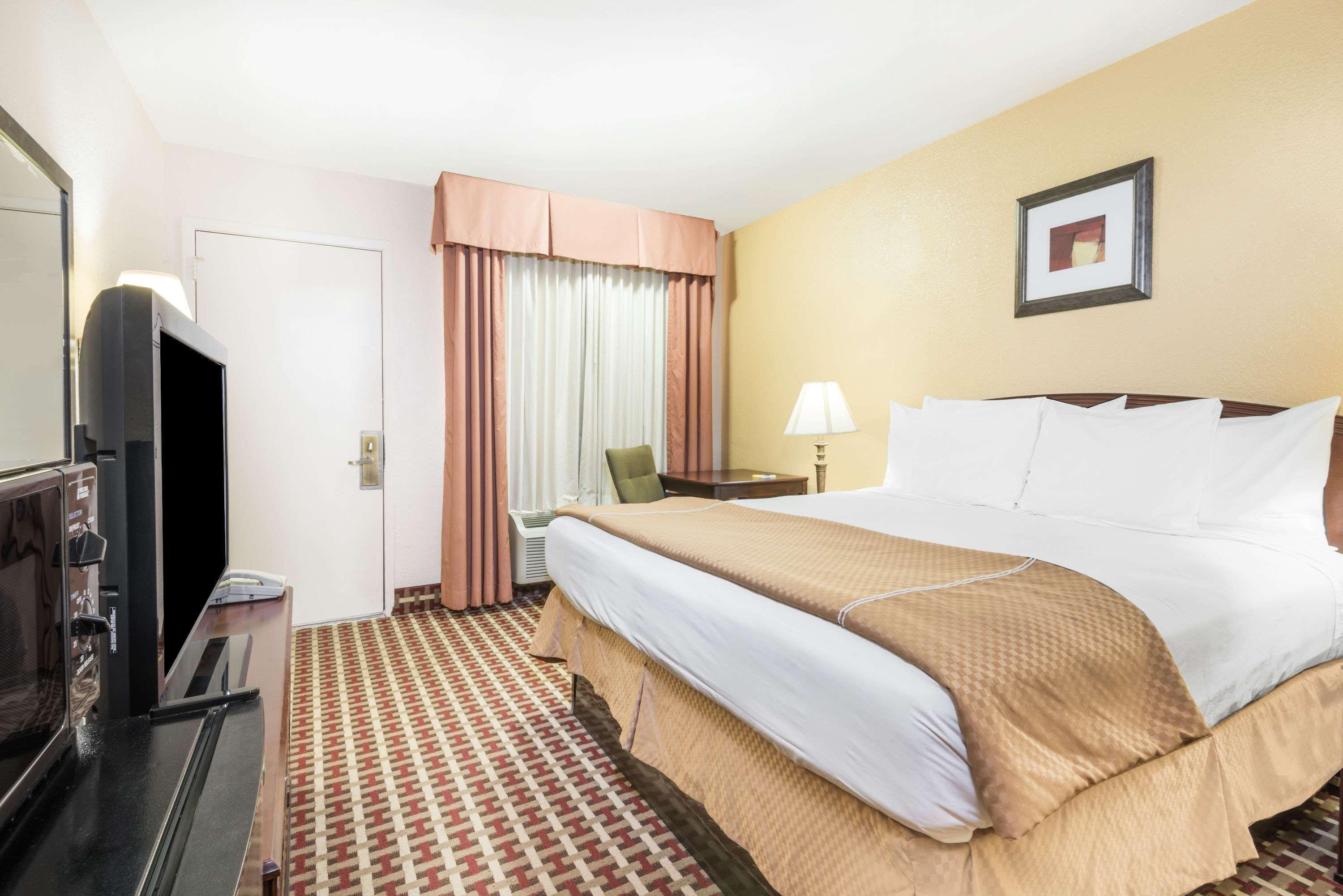 Days Inn By Wyndham Ottawa Екстер'єр фото